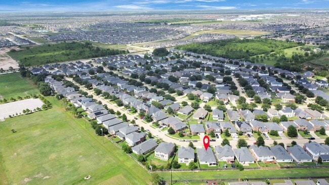 Building Photo - 2703 Lakecrest River Dr