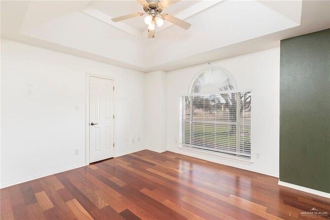 Building Photo - 33-25 1/2 E St