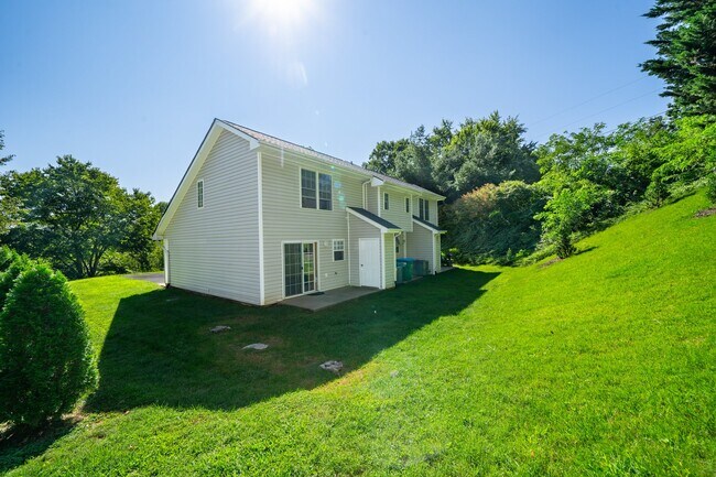 Building Photo - 5 Tsuga Rise