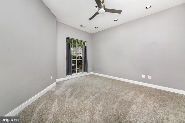 Building Photo - 600 Squire Ln