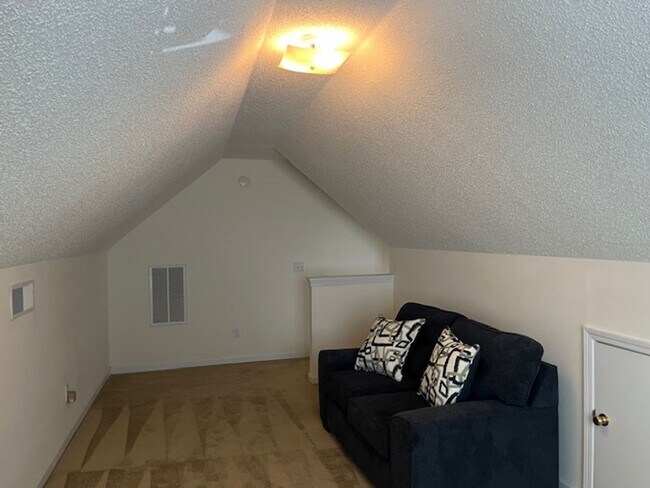 Building Photo - Spacious 3-Bedroom Home with Loft & Large Backyard!