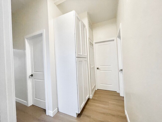 Building Photo - Beautiful Remodeled 4 Bedroom 2 Bathroom H...