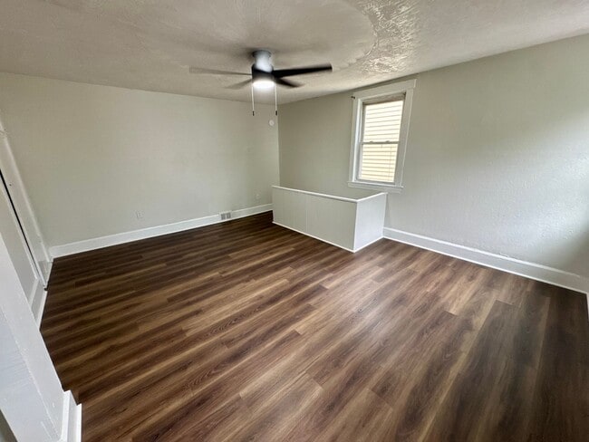Building Photo - Spacious 1 Bed 1 Bath Home!