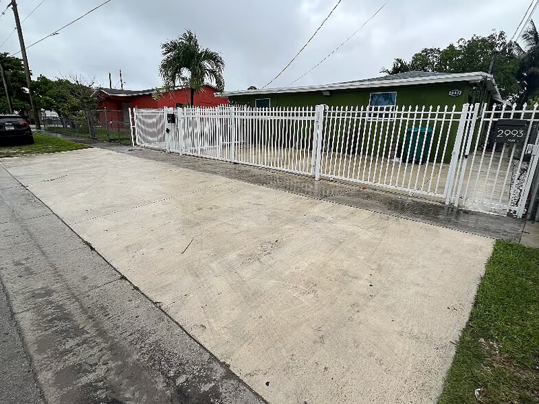 Building Photo - 2991 NW 31st Ave