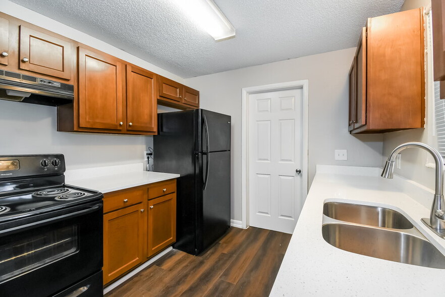 Building Photo - 6725 Cinderella Rd
