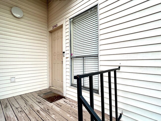 Building Photo - 3740 Thistlemont Dr