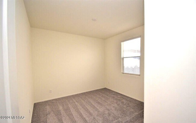 Building Photo - 10736 W Embrey Dr