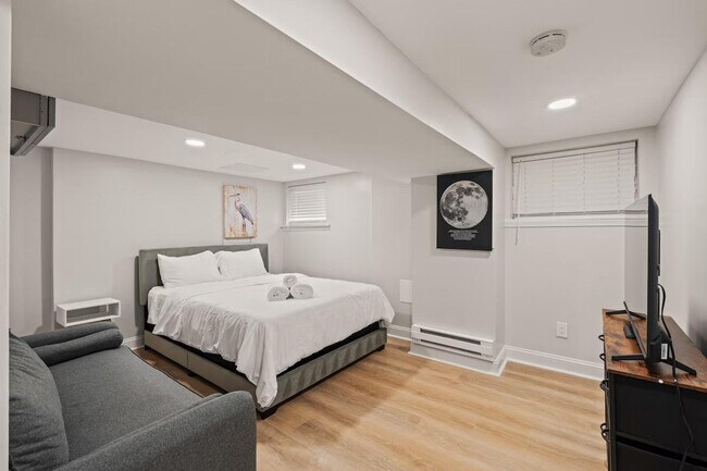 Building Photo - 651 Columbia Rd NW