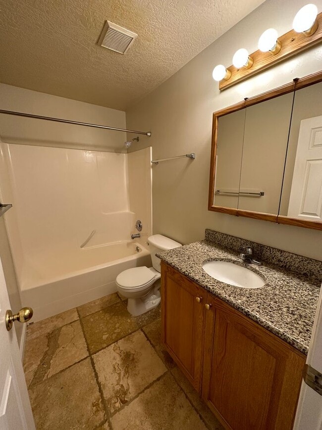 Building Photo - BRENTWOOD CONDO 2 Bed 1 Bath with Optix in...