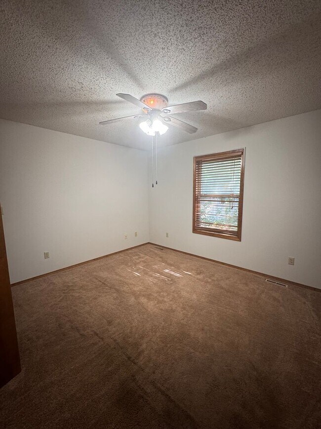 Building Photo - Spacious Home with large parklike yard