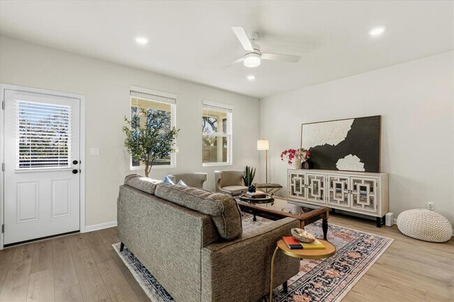 Building Photo - 158 Lake Shore Dr