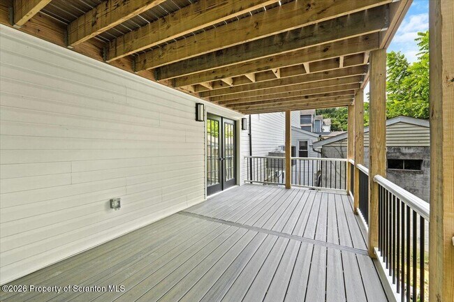 Building Photo - 523 Meyer St