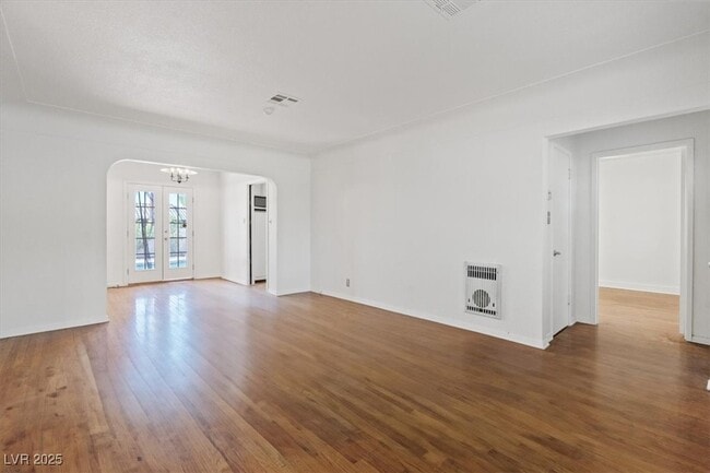 Building Photo - 1609 Chapman Dr