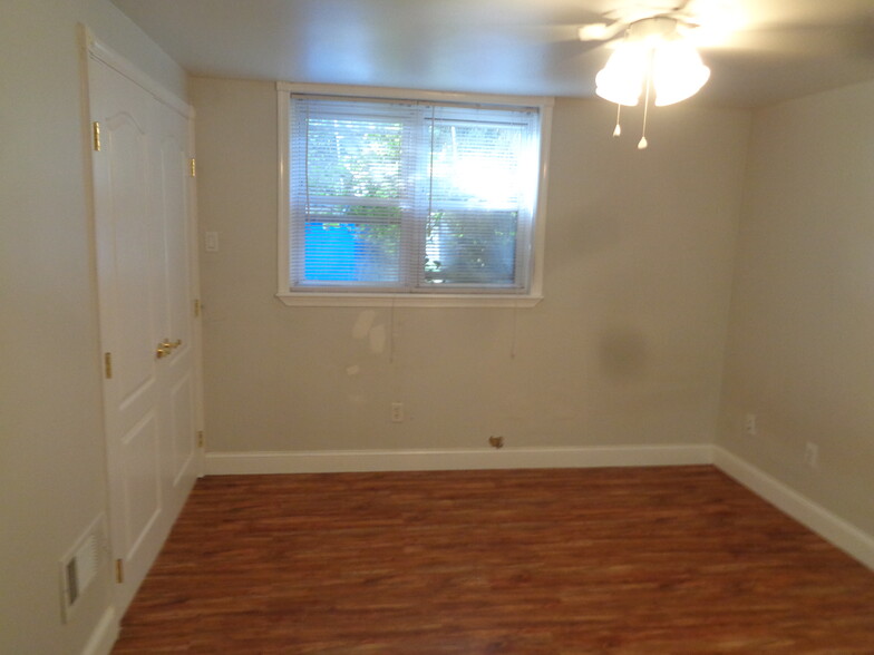 Building Photo - 258 Greenough St