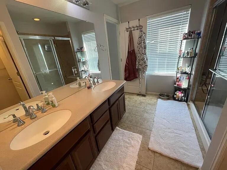 Master Bath - 15455 Carob Cir