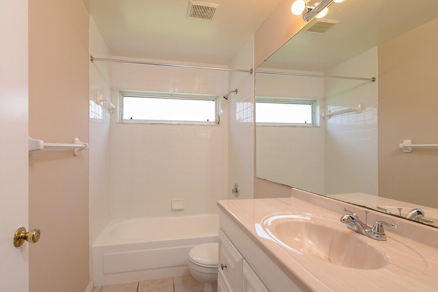 Building Photo - 9755 Fox Hollow Rd