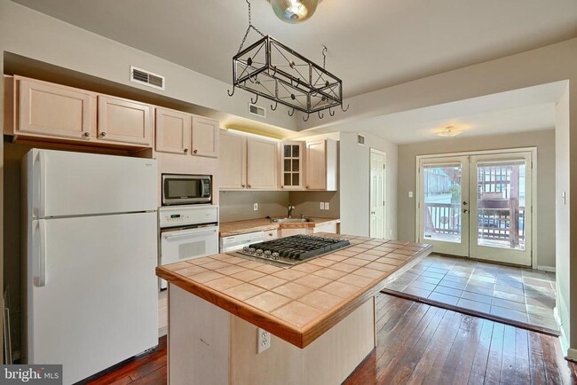 Building Photo - 1108 Baylis St