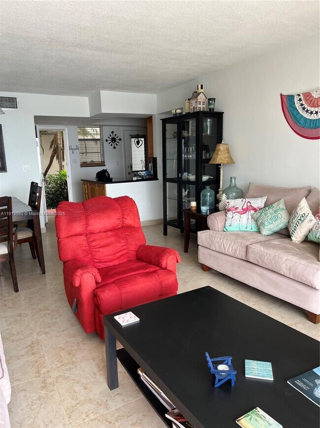 Building Photo - 2920 Point E Dr