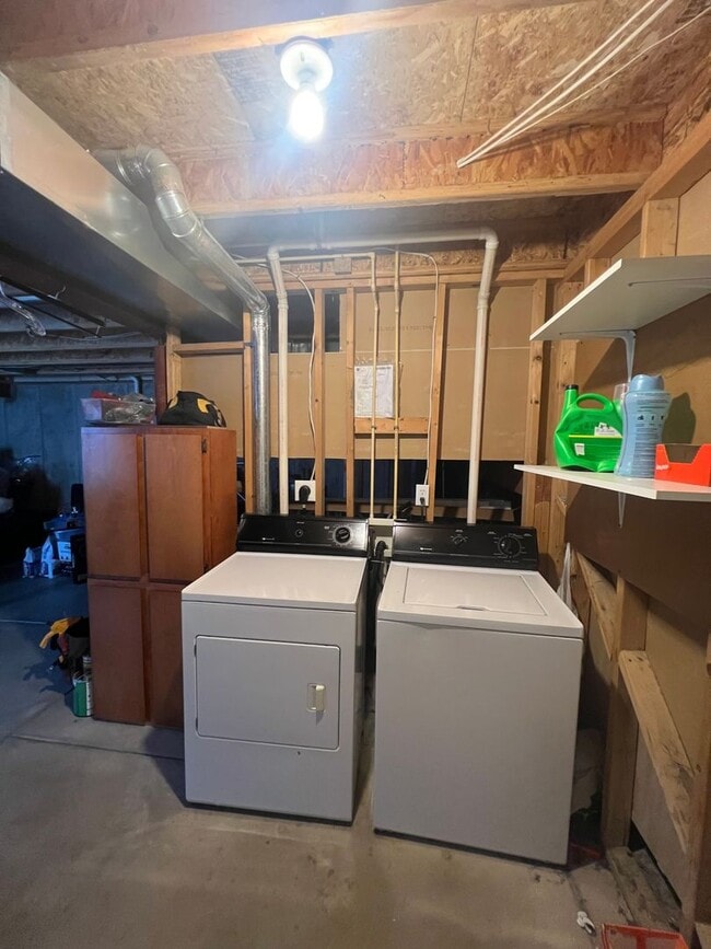 Building Photo - Beautiful 2Bd 1.5Bath Condo Close to Every...