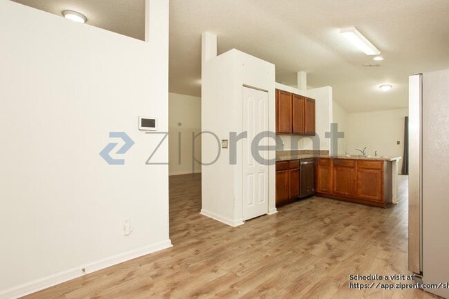Building Photo - 15307 Bareback Dr