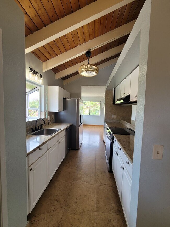 Building Photo - 86 Waipahe St