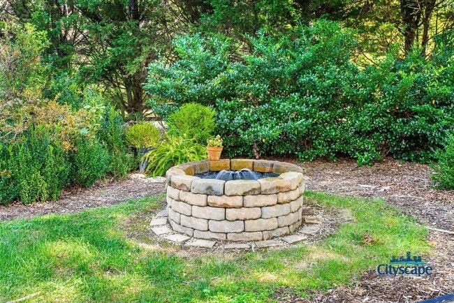 Building Photo - UNIQUE RENTAL HOME ON 1 LANDSCAPED ACRE IN...