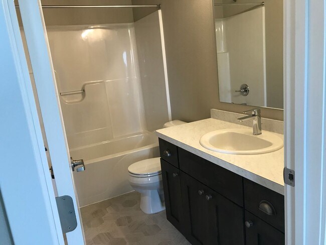 Building Photo - 4 bed 3 bath Single Family Home