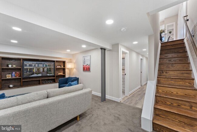 Building Photo - 705 Kentucky Ave SE