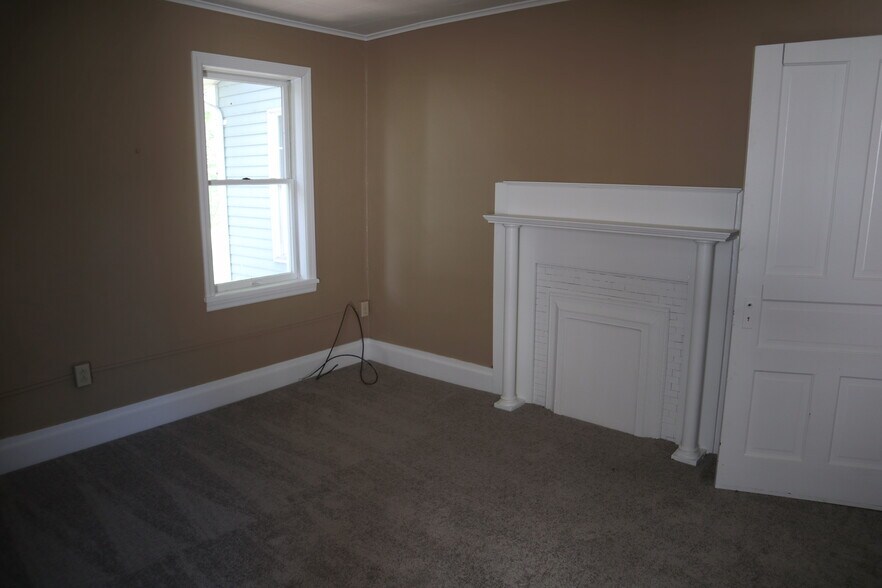 Building Photo - 606 2nd St