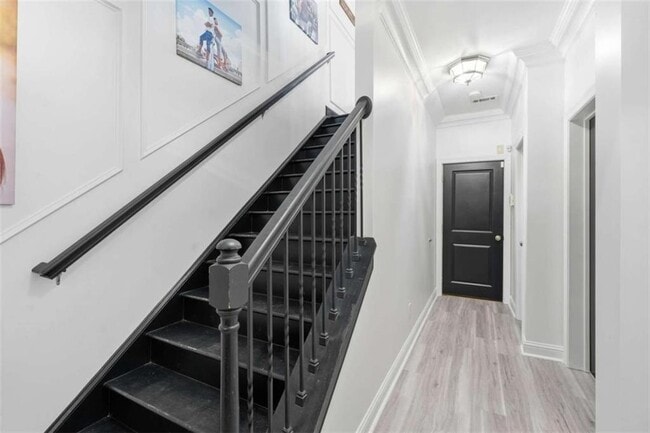 Building Photo - 9931 Mancunian Way