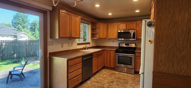Building Photo - 3 Bed 1 bath Bothell rambler home $3199/mo