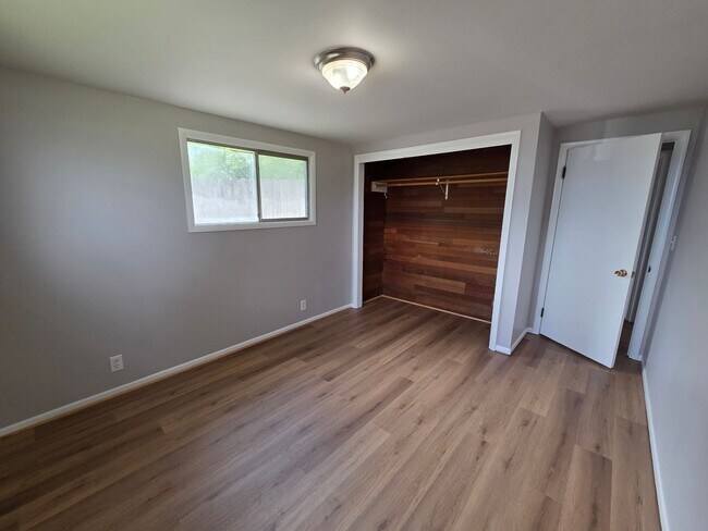 Building Photo - Sweet Home on Spring Street! 2 Bed, 1 Bath w/ Fenced Yard & Carport!