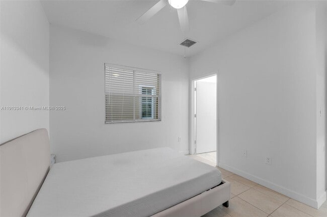 Building Photo - 3141 SW 154th Ct