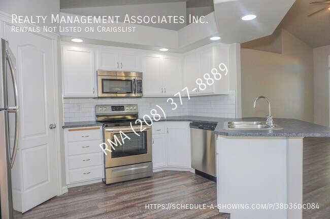 Building Photo - Amazing 3 Bedroom Home in East Nampa