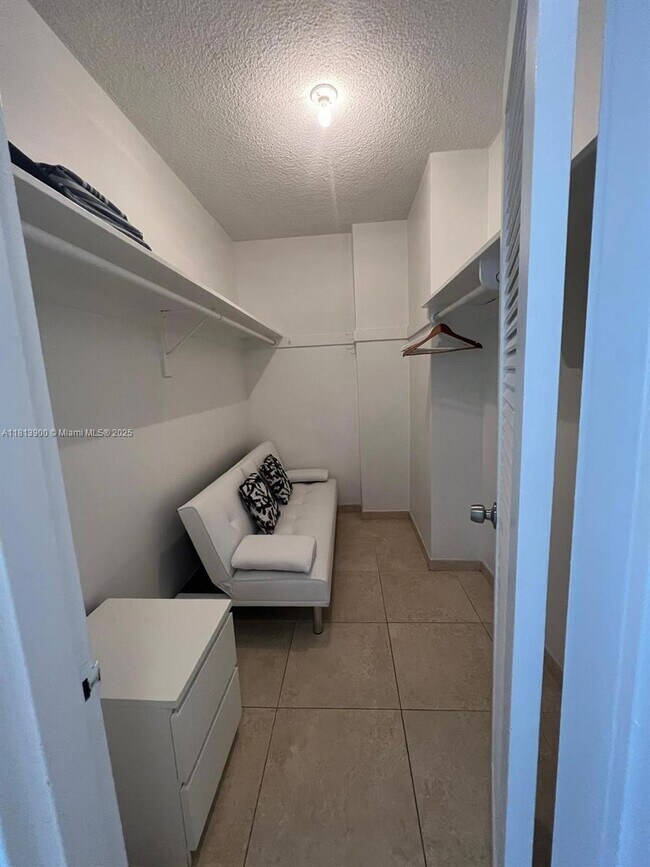Building Photo - 3505 S Ocean Dr