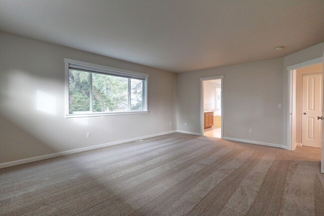 Building Photo - Well Maintained House Tucked Away on Dead-End Street Available!