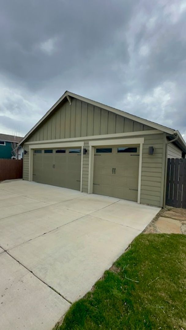 Building Photo - 63266 NW Newhall Pl