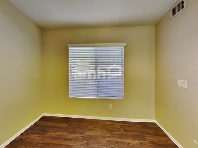 Building Photo - 11967 W Granada Rd