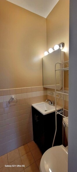 Building Photo - 677 Leonard St