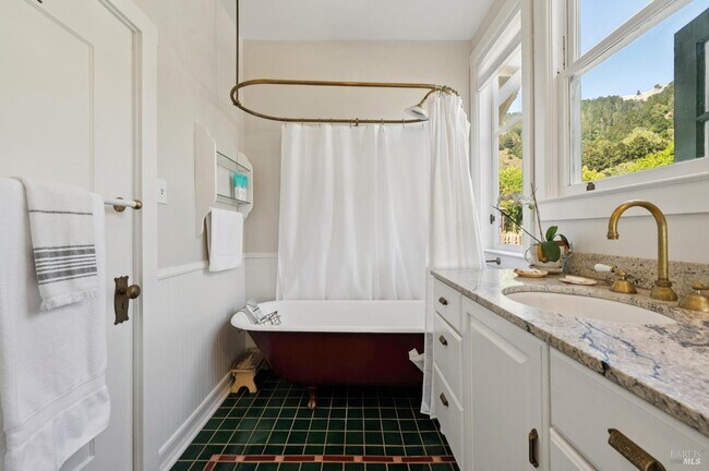 Building Photo - 40 Laurel Ave