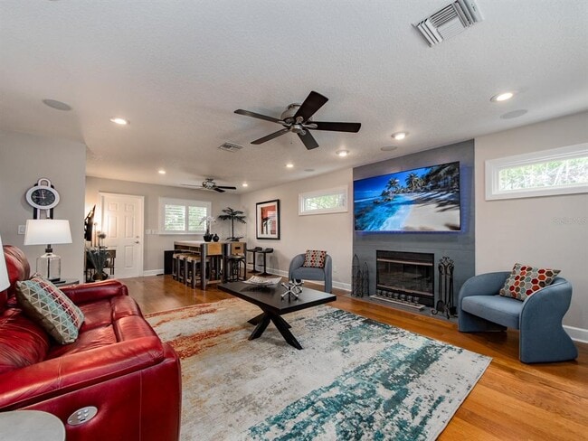 Building Photo - 555 Florida Ave