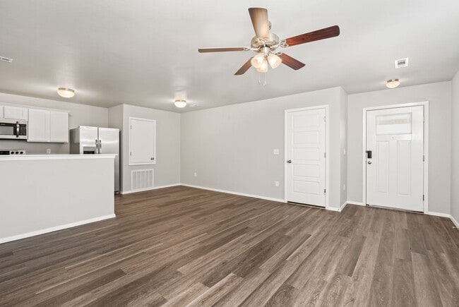 Building Photo - *Pre-Leasing* Three Bedroom | Two Bathroom Duplex with Full Service Lawn Care in Lawlis Ranch