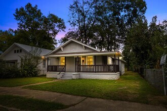 Building Photo - Newly Renovated 4 Bedroom 2 Bathroom Home