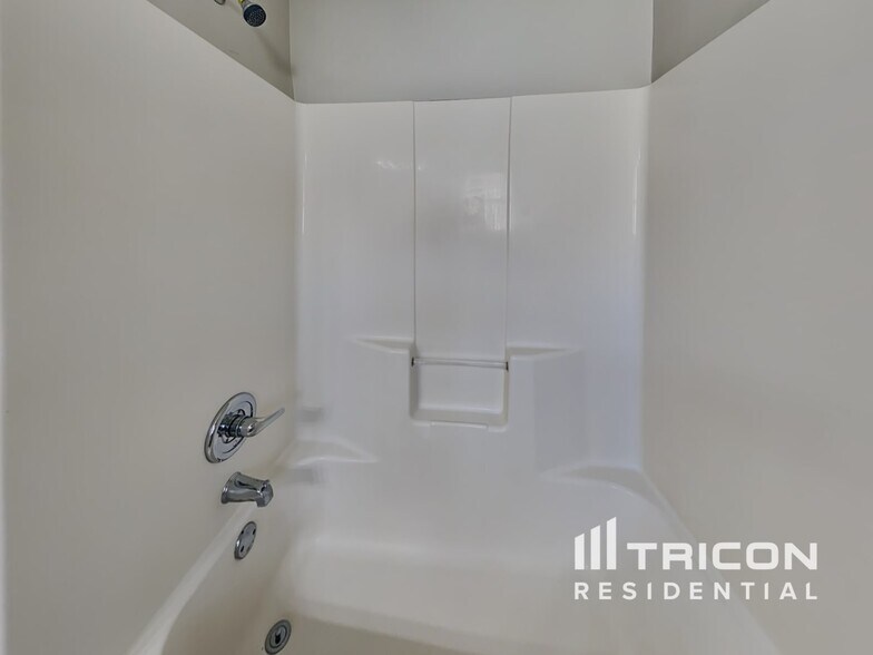 Building Photo - 128 Bud Hollow Dr