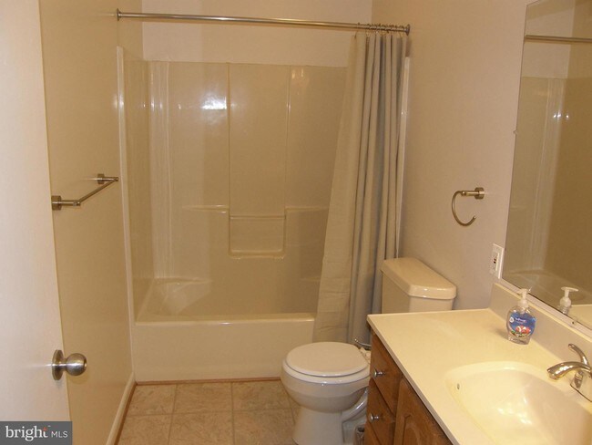 Building Photo - 72 Nutwell Rd