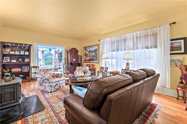 Building Photo - 402 W Ila St