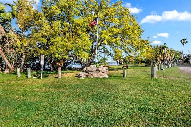 Building Photo - 124 Crystal Beach Ave