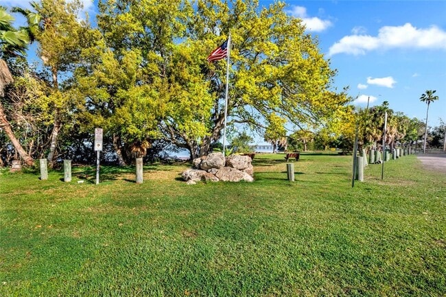 Building Photo - 511 Crystal Beach Ave