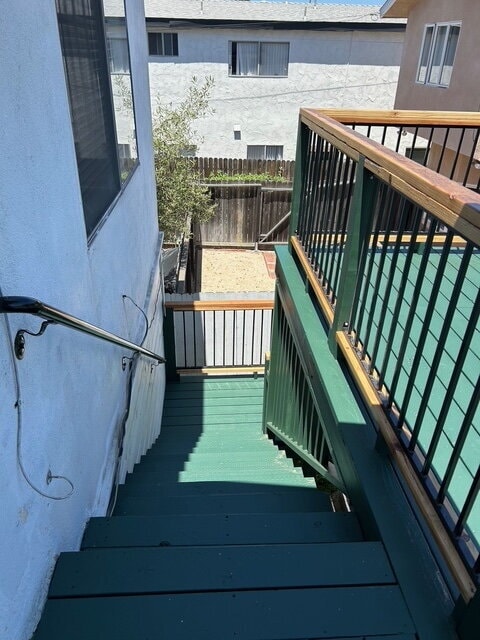 Building Photo - Renovated Upstairs 1-Bedroom with Private ...