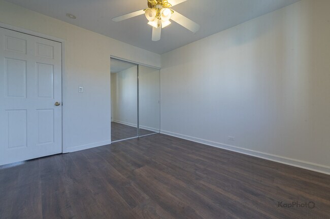 Building Photo - 110 N Waterford Dr